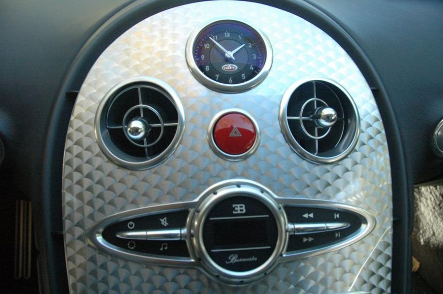  Bugatti Veyron 16.4 2007 года  (фото 13 из 28)